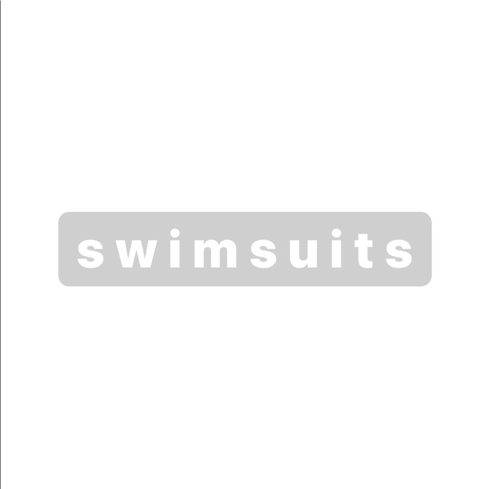 Swimsuits past this point 👉🏼